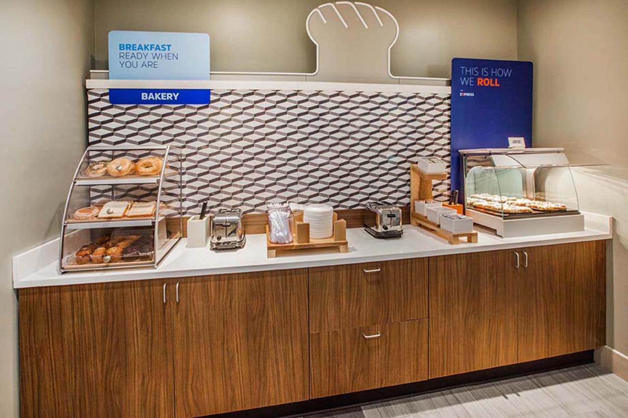 Holiday Inn Express East Peoria - Riverfront By Ihg Екстер'єр фото
